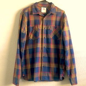 Levi’s dual pocket flannel